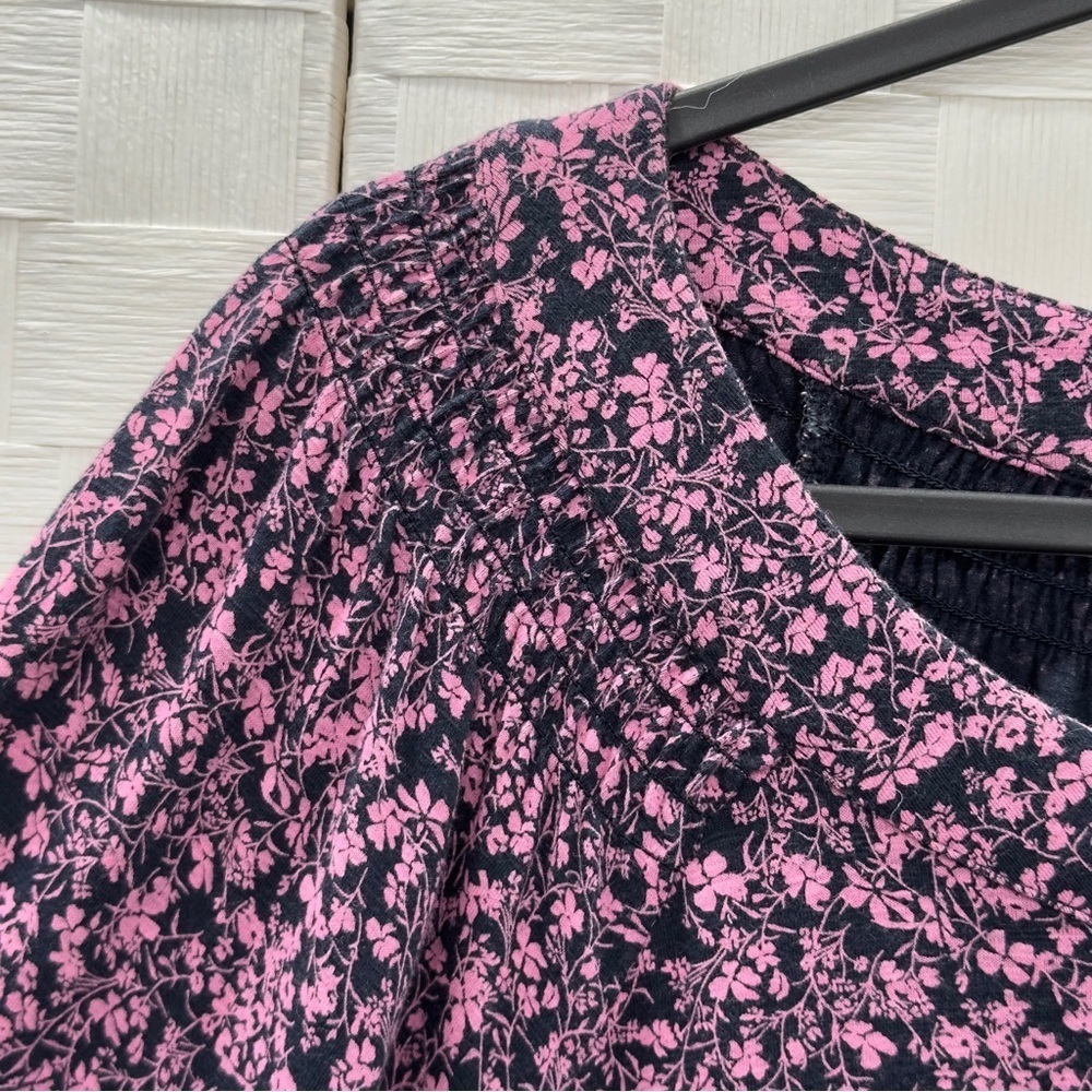 J. Jill Blouse Size XL Pink Navy Floral 3/4 Stretch Sleeve Smocked Keyhole - Picture 4 of 9